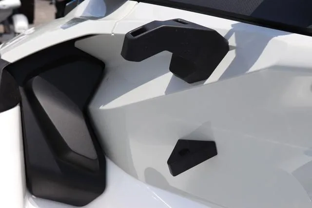 Slide: The Image of Sea-Doo FishPro Sport 170 2025 - 14