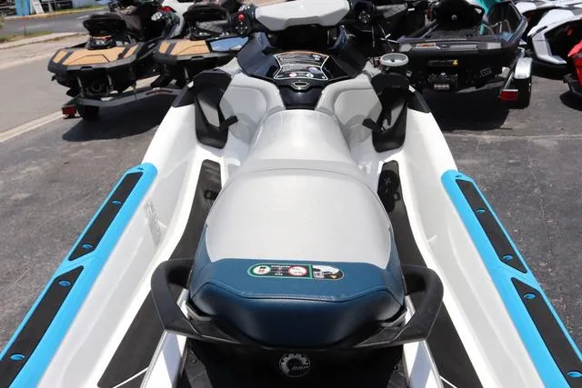 Slide: The Image of Sea-Doo FishPro Sport 170 2025 - 15