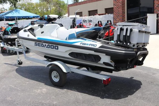 Slide: The Image of Sea-Doo FishPro Sport 170 2025 - 4