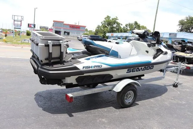 Slide: The Image of Sea-Doo FishPro Sport 170 2025 - 6