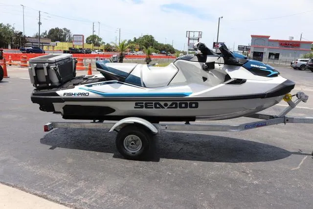 Slide: The Image of Sea-Doo FishPro Sport 170 2025 - 7