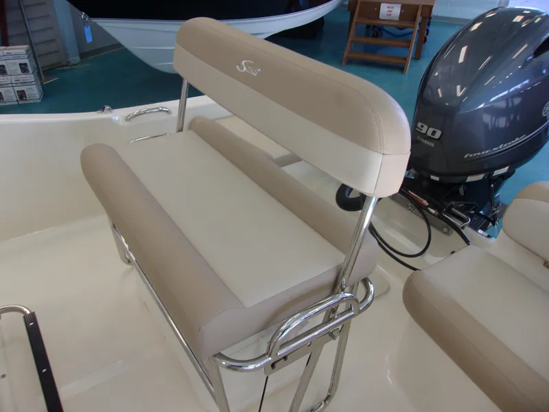 Slide: The Image of Scout Sportfish 175 2025 - 12