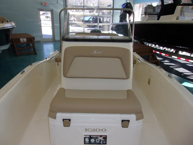 Slide: The Image of Scout Sportfish 175 2025 - 13