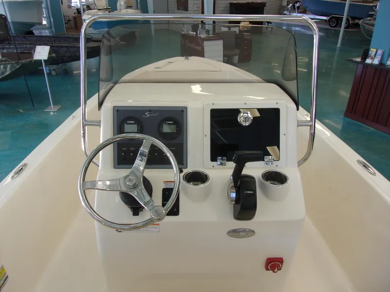 Slide: The Image of Scout Sportfish 175 2025 - 8