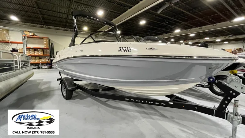 Slide: The Image of Bayliner VR5 2022 - 1