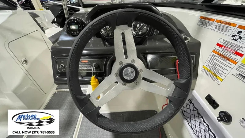 Slide: The Image of Bayliner VR5 2022 - 10