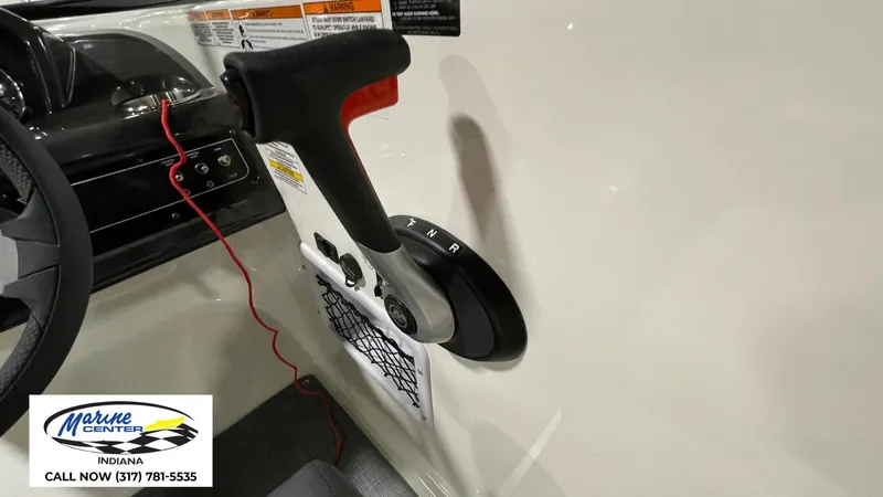 Slide: The Image of Bayliner VR5 2022 - 11