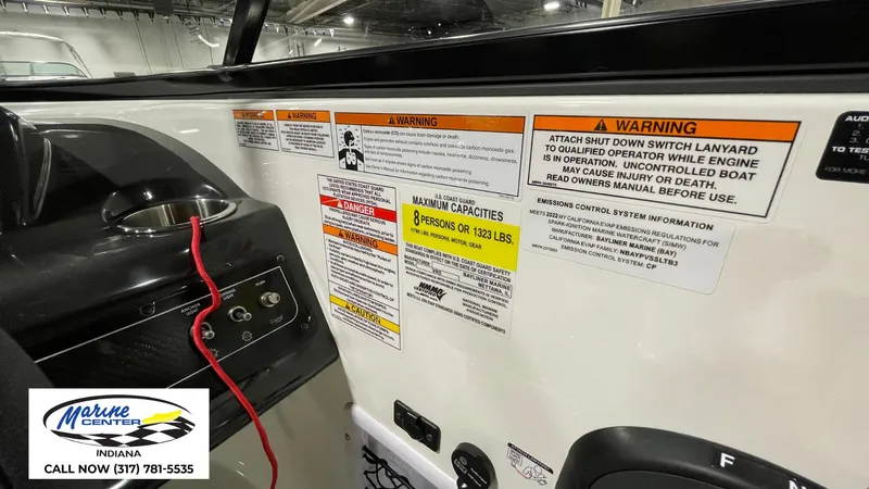 Slide: The Image of Bayliner VR5 2022 - 12