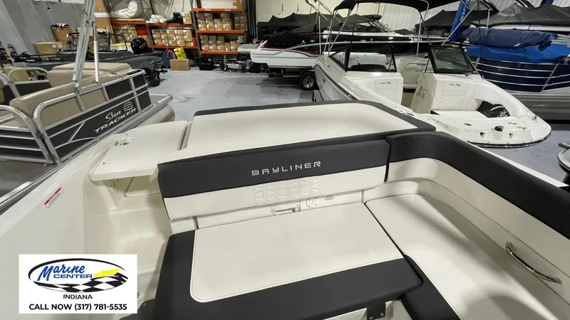 Slide: The Image of Bayliner VR5 2022 - 13