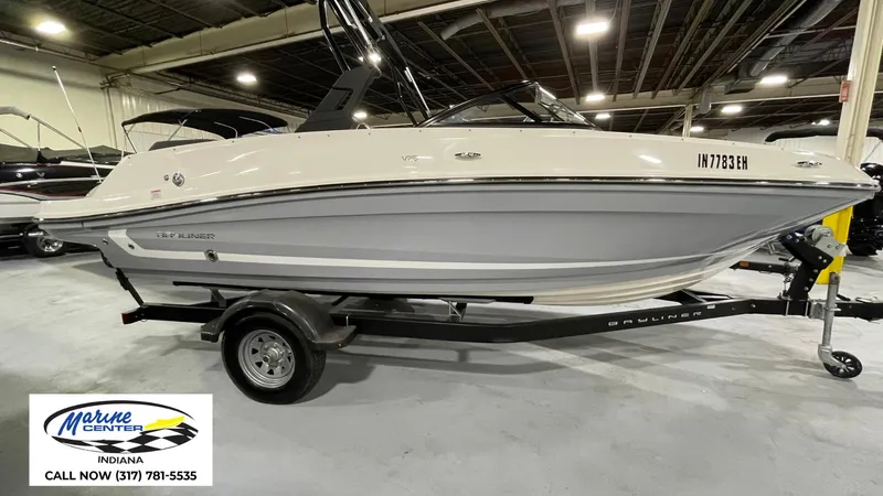 Slide: The Image of Bayliner VR5 2022 - 2