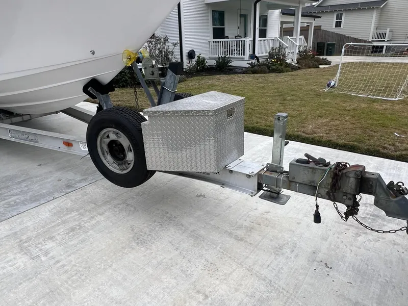Slide: The Image of Trailer hitch of a 2001 Donzi 32 ZF Open boat on a driveway. - 12