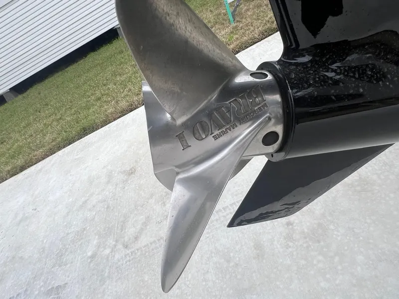 Slide: The Image of Propeller of a 2001 Donzi 32 ZF Open boat on a concrete surface. - 21
