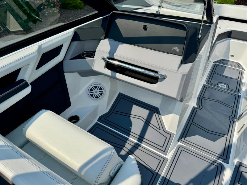 Slide: The Image of Cobalt R4 Surf 2025 - 12