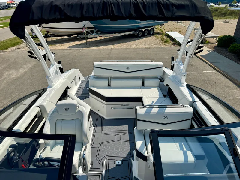 Slide: The Image of Cobalt R4 Surf 2025 - 14