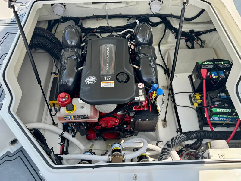 Slide: The Image of Cobalt R4 Surf 2025 - 23