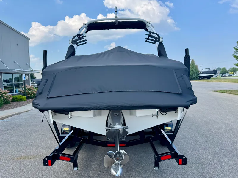 Slide: The Image of Cobalt R4 Surf 2025 - 25