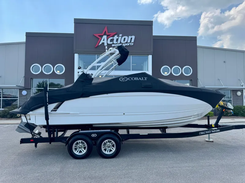 Slide: The Image of Cobalt R4 Surf 2025 - 26