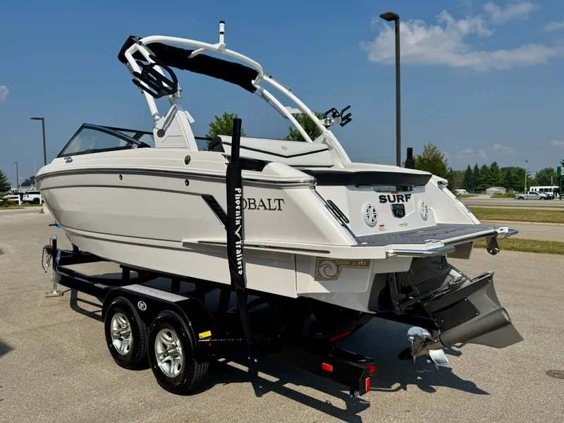 Slide: The Image of Cobalt R4 Surf 2025 - 5