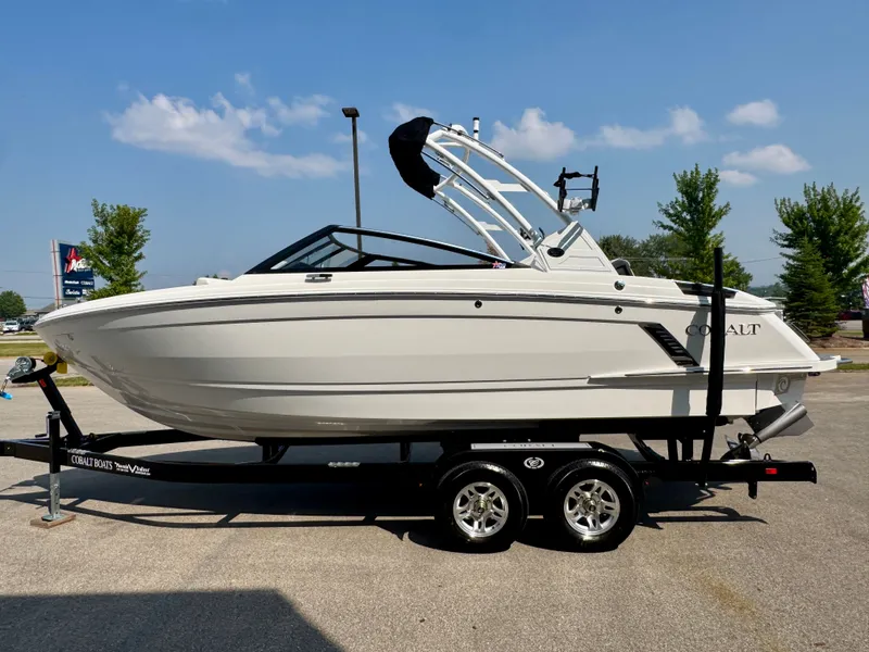 Slide: The Image of Cobalt R4 Surf 2025 - 6