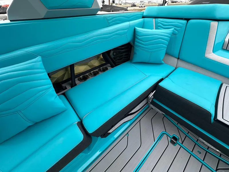 Slide: The Image of Nautique G23 2025 - 10