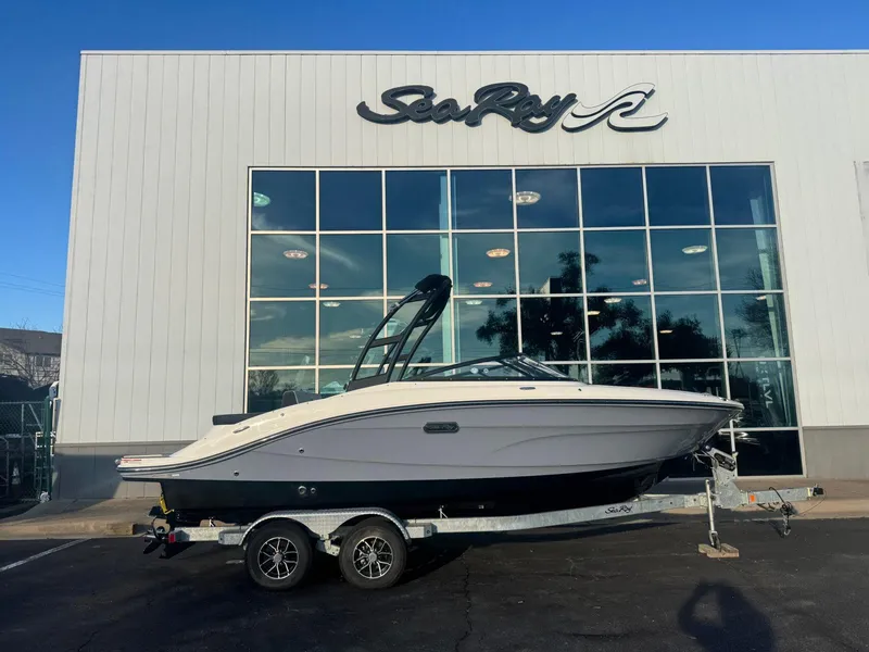 The Image of Sea Ray SPX 210 2024 - 1