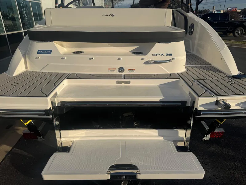 Slide: The Image of Sea Ray SPX 210 2024 - 14