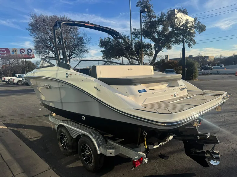 Slide: The Image of Sea Ray SPX 210 2024 - 16