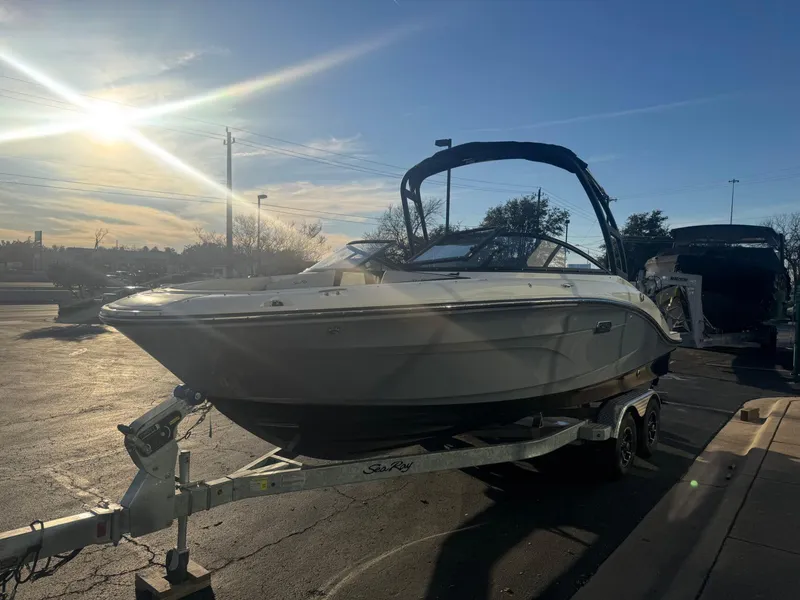 Slide: The Image of Sea Ray SPX 210 2024 - 17