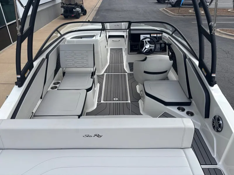 Slide: The Image of Sea Ray SPX 210 2024 - 19