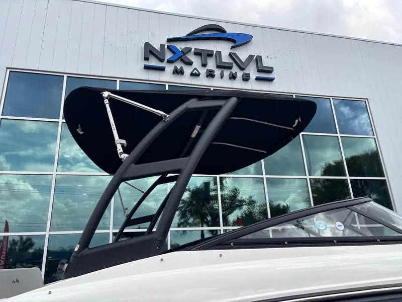 Slide: The Image of Sea Ray SPX 210 2024 - 21