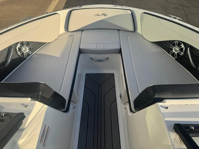 Slide: The Image of Sea Ray SPX 210 2024 - 8