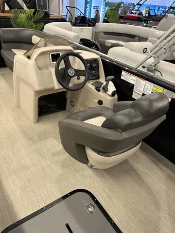 Slide: The Image of Princecraft BRIO 19 ELECTRIC PONTOON 2025 - 4