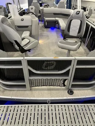 Slide: The Image of Princecraft SPORTFISHER 4S 21 PONTOON WITH 115 HP PRO XS 2025 - 1