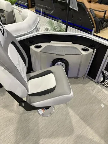 Slide: The Image of Princecraft SPORTFISHER 4S 21 PONTOON WITH 115 HP PRO XS 2025 - 2