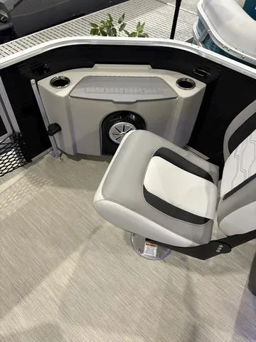 Slide: The Image of Princecraft SPORTFISHER 4S 21 PONTOON WITH 115 HP PRO XS 2025 - 3