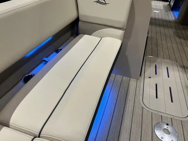 Slide: The Image of SunCatcher Select Series 322RC W/Yamaha 150 2025 - 10