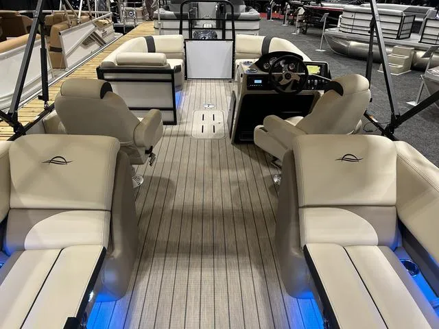 Slide: The Image of SunCatcher Select Series 322RC W/Yamaha 150 2025 - 3