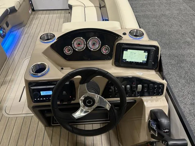 Slide: The Image of SunCatcher Select Series 322RC W/Yamaha 150 2025 - 6