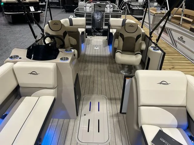 Slide: The Image of SunCatcher Select Series 322RC W/Yamaha 150 2025 - 8