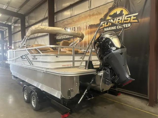 Slide: The Image of 2025 SunCatcher Fusion Series 324SS with Yamaha 250 SHO engine in a showroom. - 5