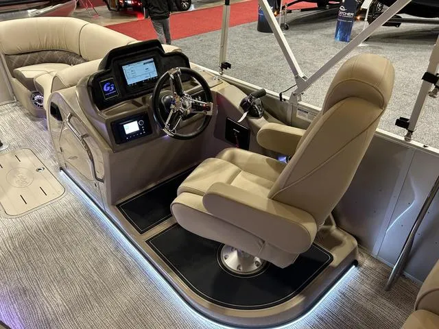 Slide: The Image of SunCatcher Elite Series 324SS W/Yamaha 300 2025 - 10