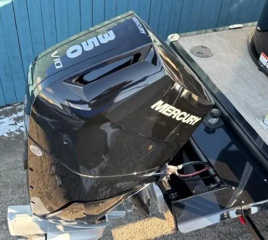 Slide: The Image of 2024 Regency 250 LE3 boat with Mercury V10 outboard motor, black finish. - 32