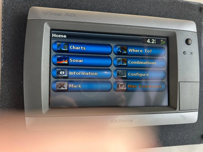Slide: The Image of Garmin GPSmap 740s display on 2005 Mainship Pilot 34, showing navigation options. - 9