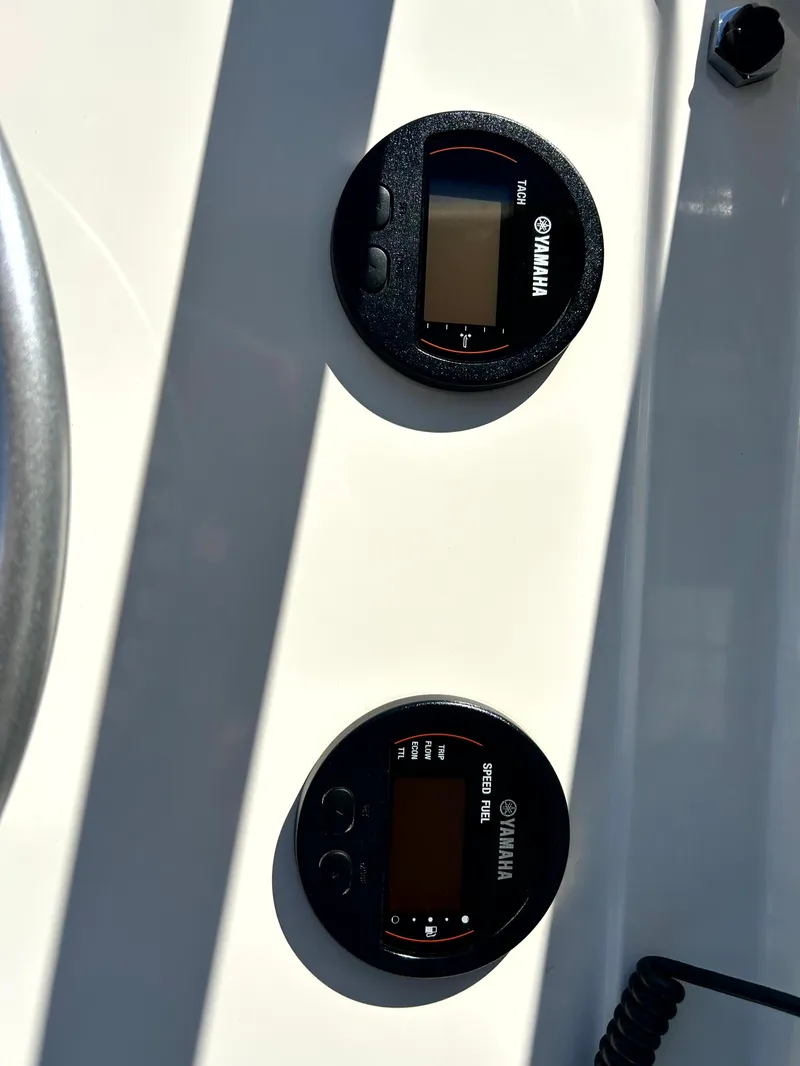 Slide: The Image of Yamaha gauges on 2003 Pursuit 2470 Center Console boat dashboard. - 16
