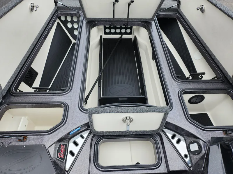 Slide: The Image of Ranger Z521L 2020 - 16