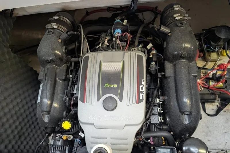 Slide: The Image of Engine of a 2012 Rinker Captiva 216 BR boat, featuring MerCruiser 5.0 MPI. - 9