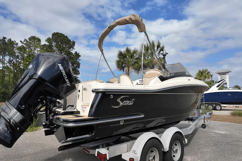 Slide: The Image of Scout 215 Dorado 2025 - 1