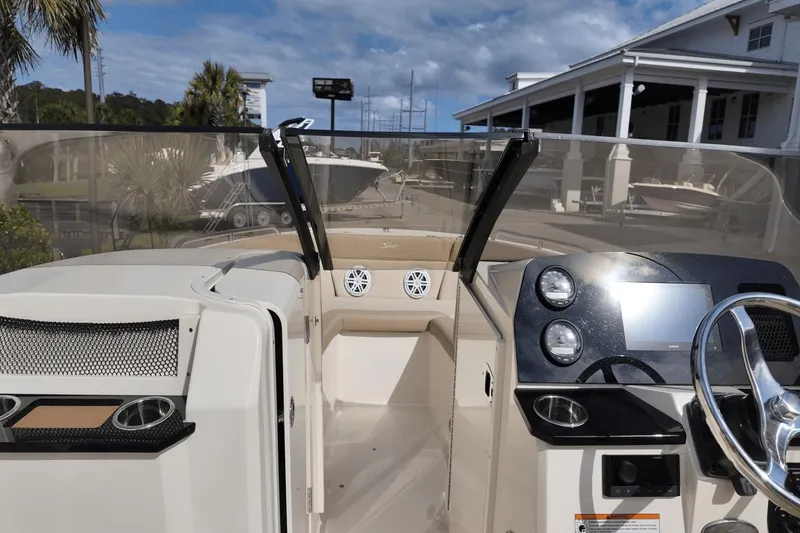 Slide: The Image of Scout 215 Dorado 2025 - 12