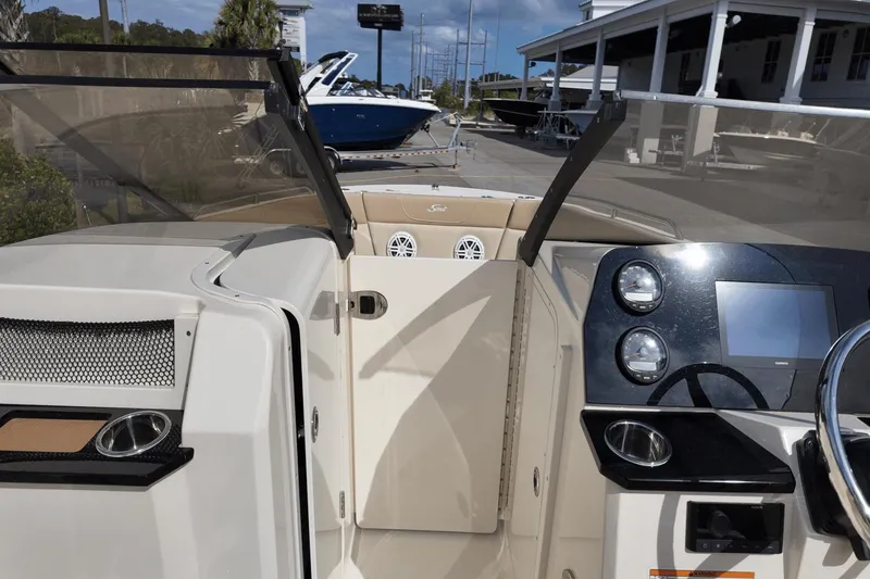 Slide: The Image of Scout 215 Dorado 2025 - 13