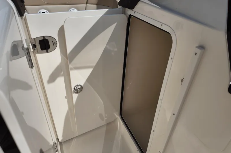 Slide: The Image of Scout 215 Dorado 2025 - 16